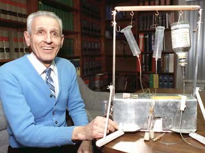  Jack Kevorkian y su “Thanatron” 